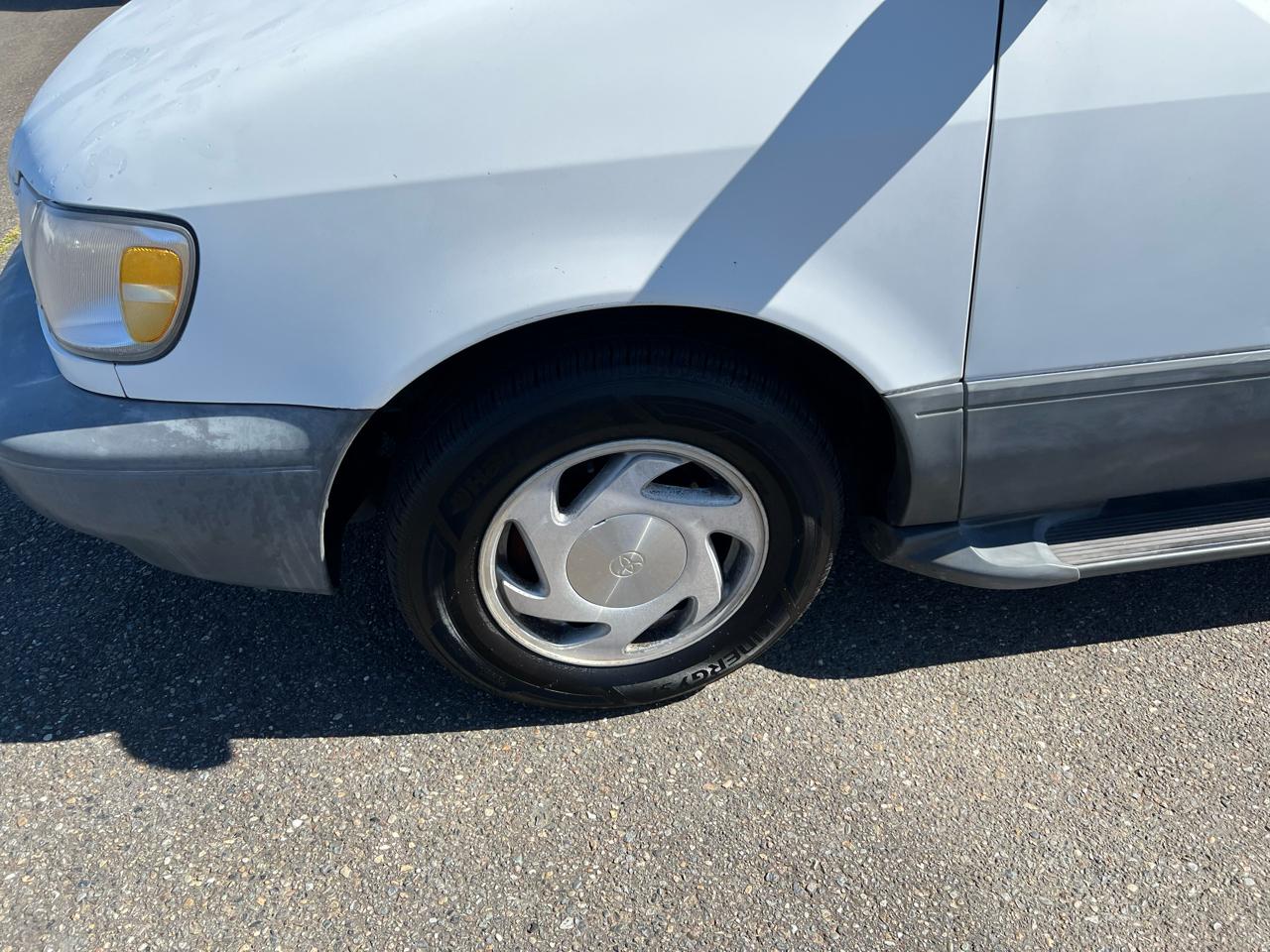 Toyota Sienna 5dr LE 2000