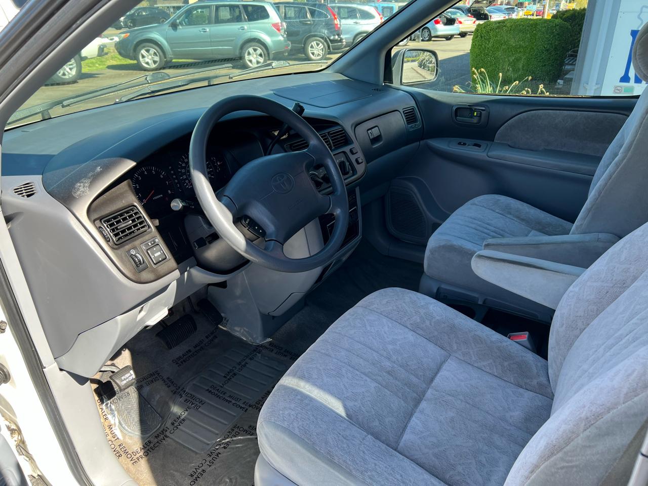 Toyota Sienna 5dr LE 2000