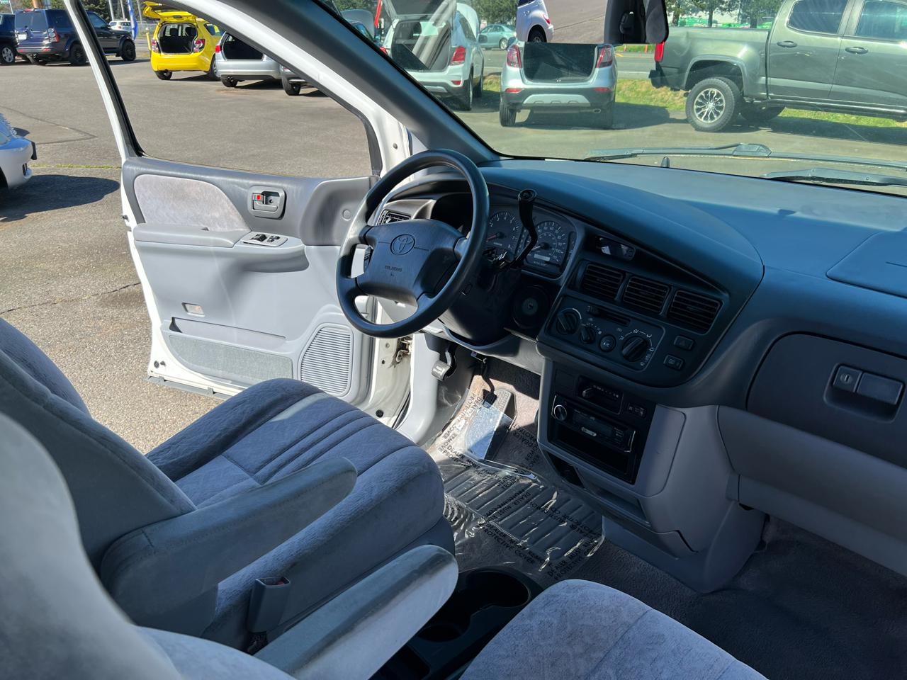 Toyota Sienna 5dr LE 2000