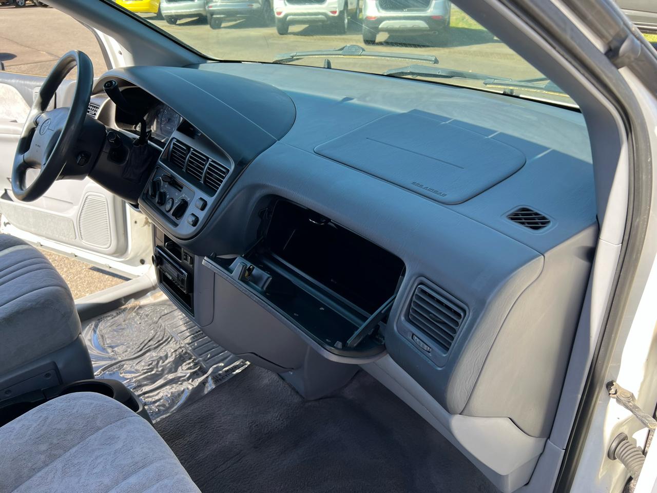 Toyota Sienna 5dr LE 2000