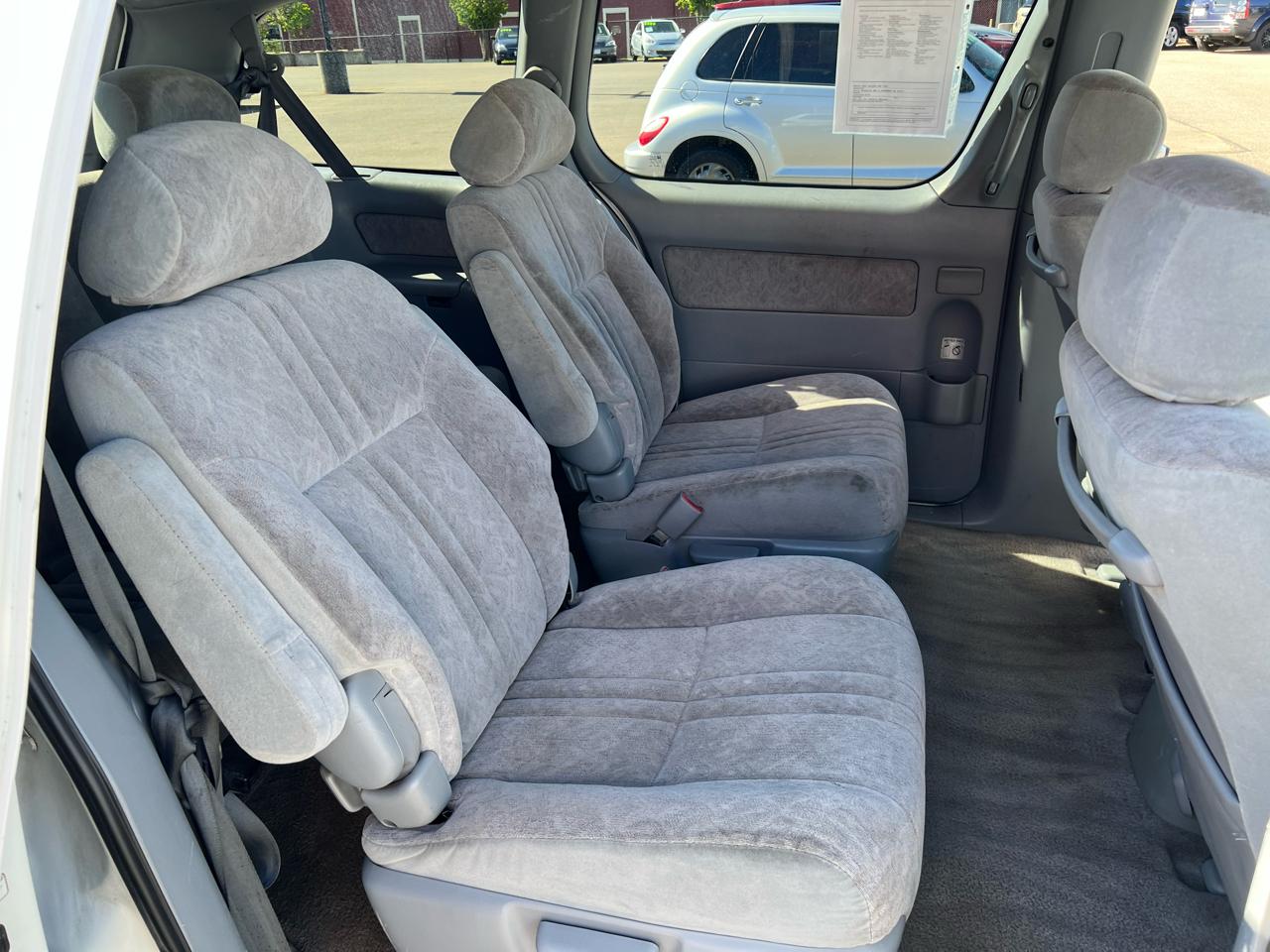 Toyota Sienna 5dr LE 2000