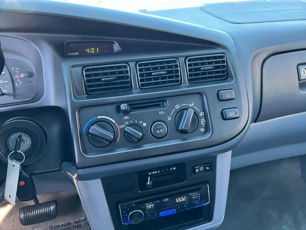 Toyota Sienna 5dr LE 2000