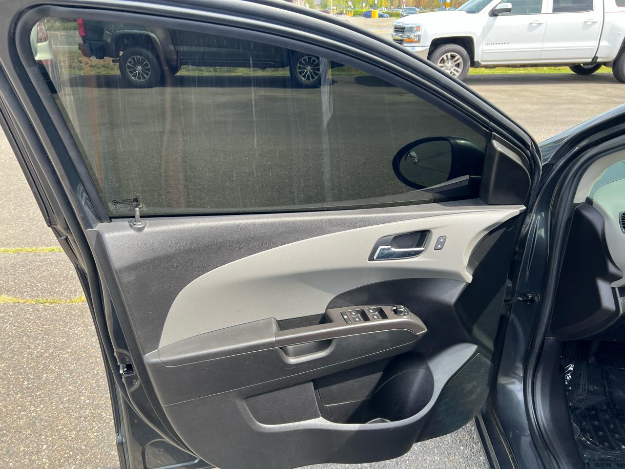 Chevrolet Sonic 5dr HB Auto LT 2014