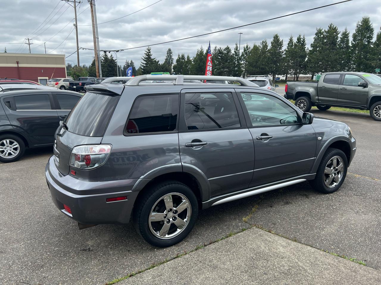 Mitsubishi Outlander SE 4D SUV FWD 2006