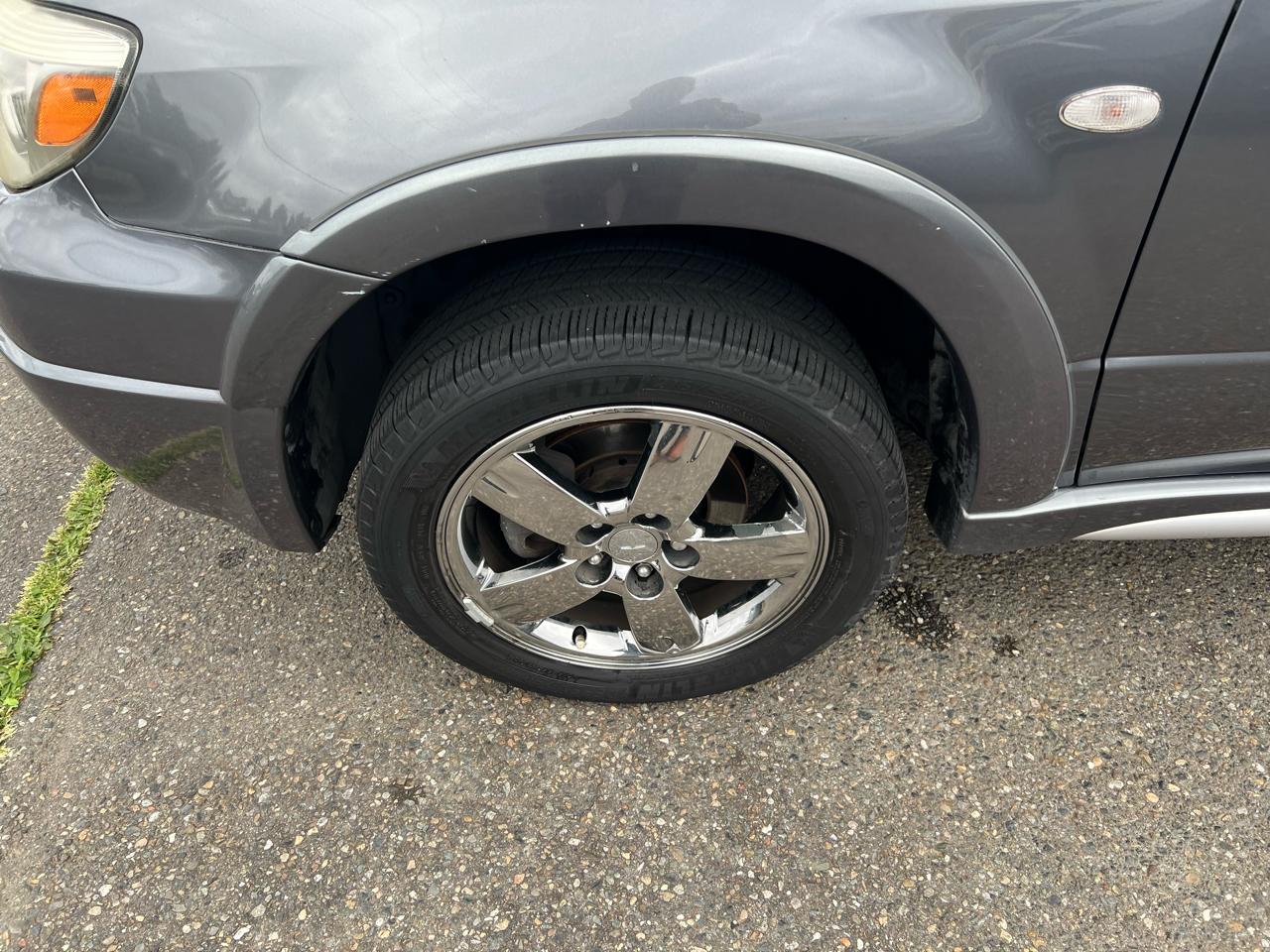 Mitsubishi Outlander SE 4D SUV FWD 2006
