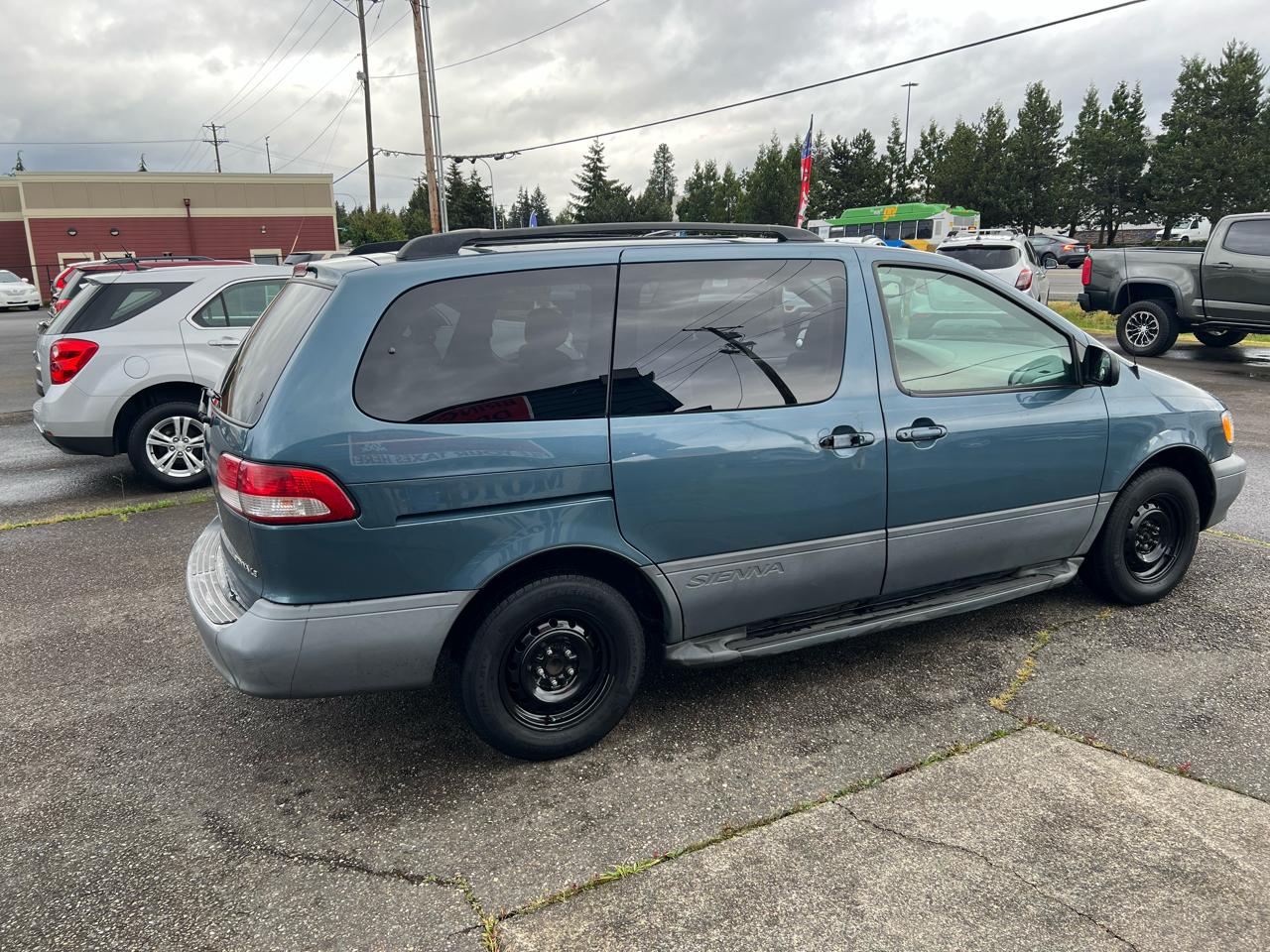 Toyota Sienna 5dr LE (Natl) 2002