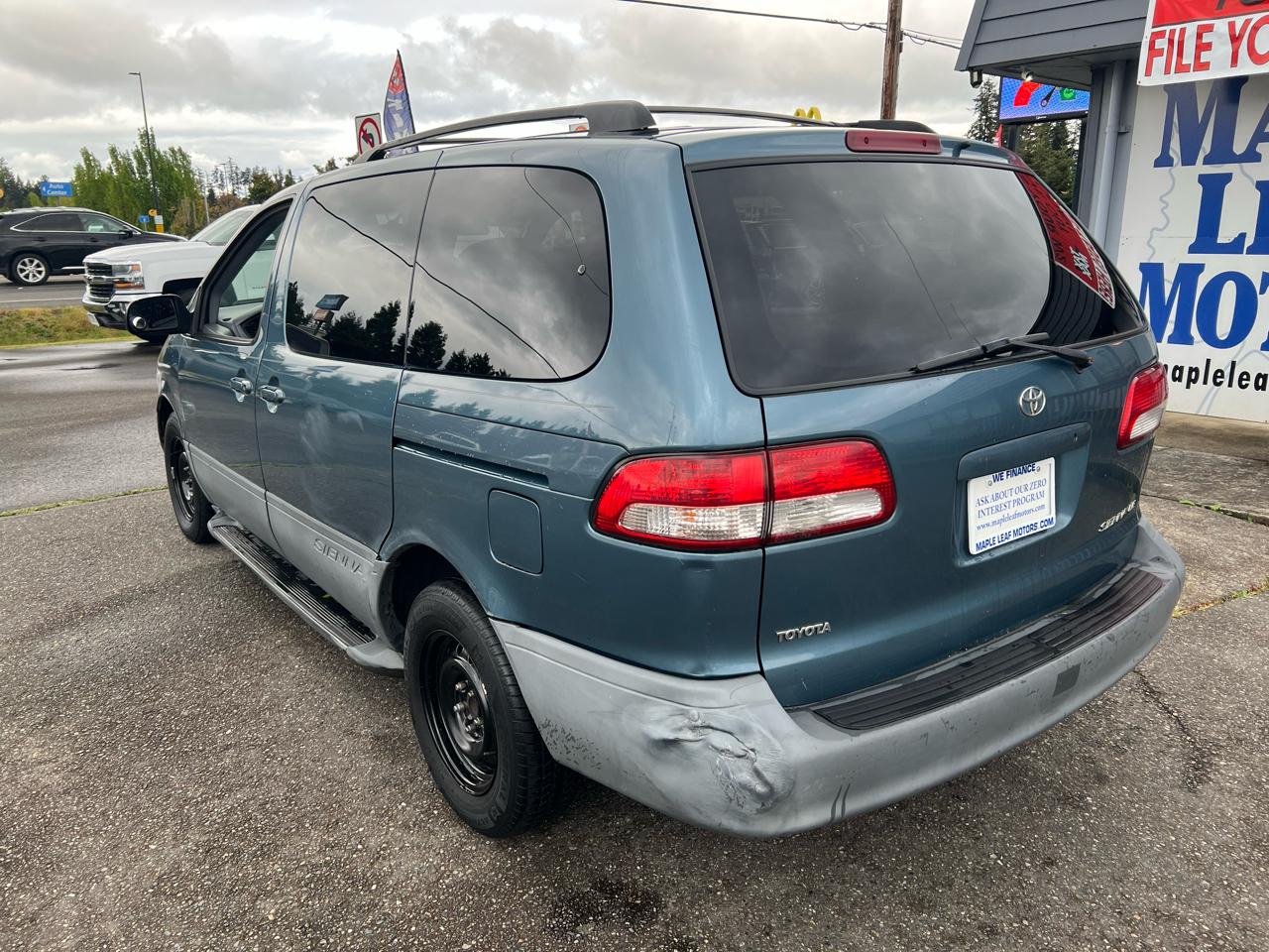 Toyota Sienna 5dr LE (Natl) 2002