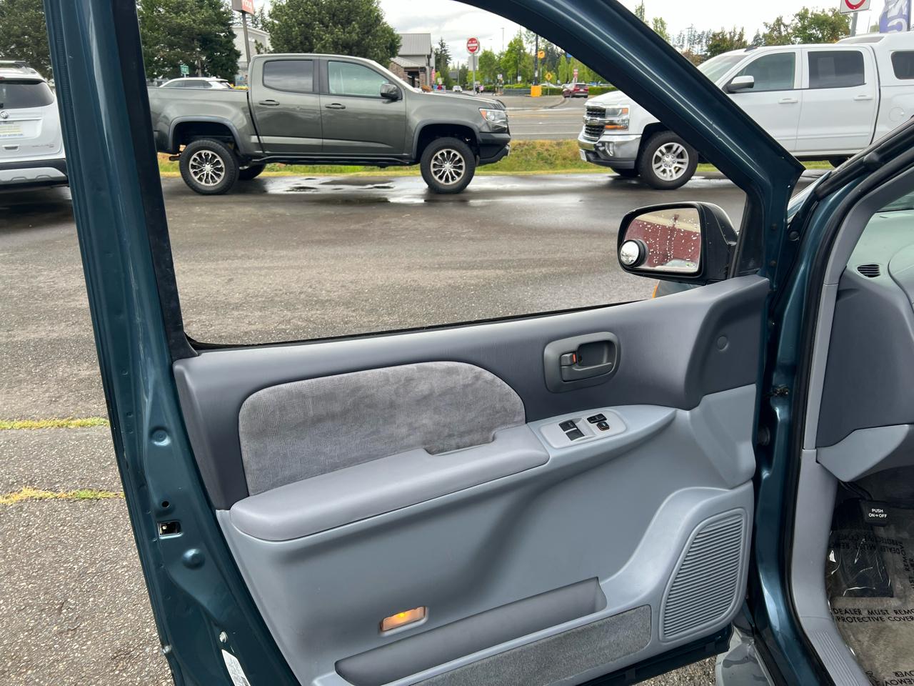 Toyota Sienna 5dr LE (Natl) 2002