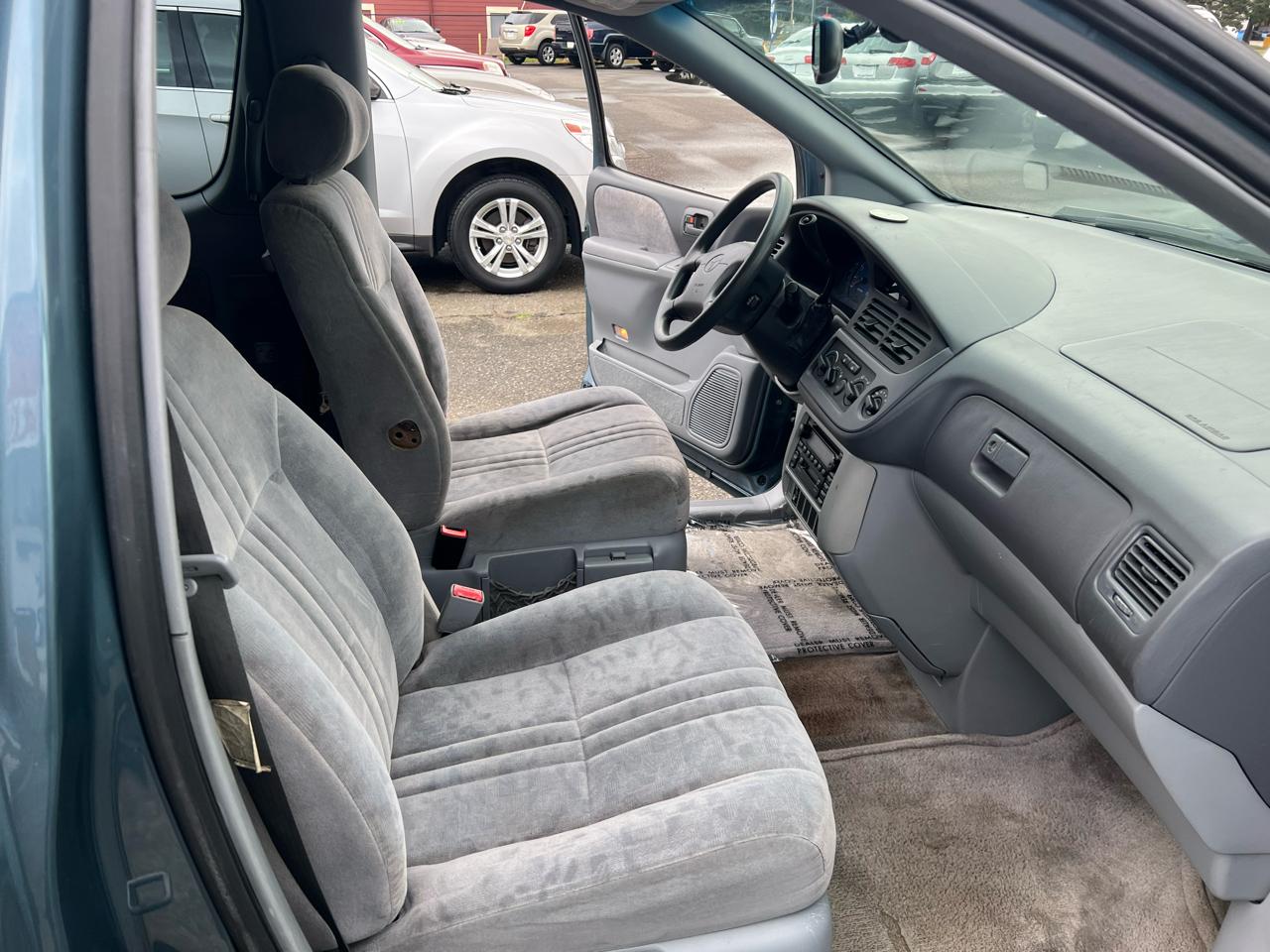 Toyota Sienna 5dr LE (Natl) 2002
