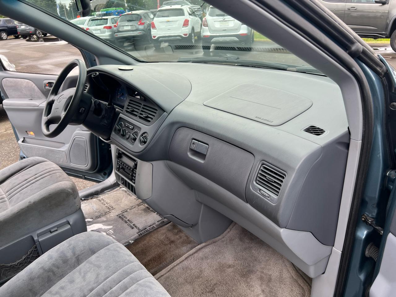 Toyota Sienna 5dr LE (Natl) 2002