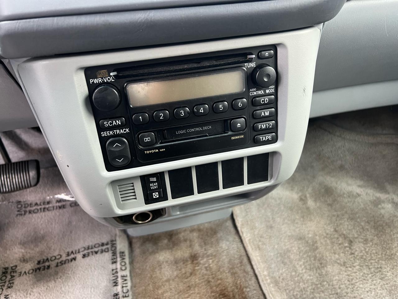 Toyota Sienna 5dr LE (Natl) 2002