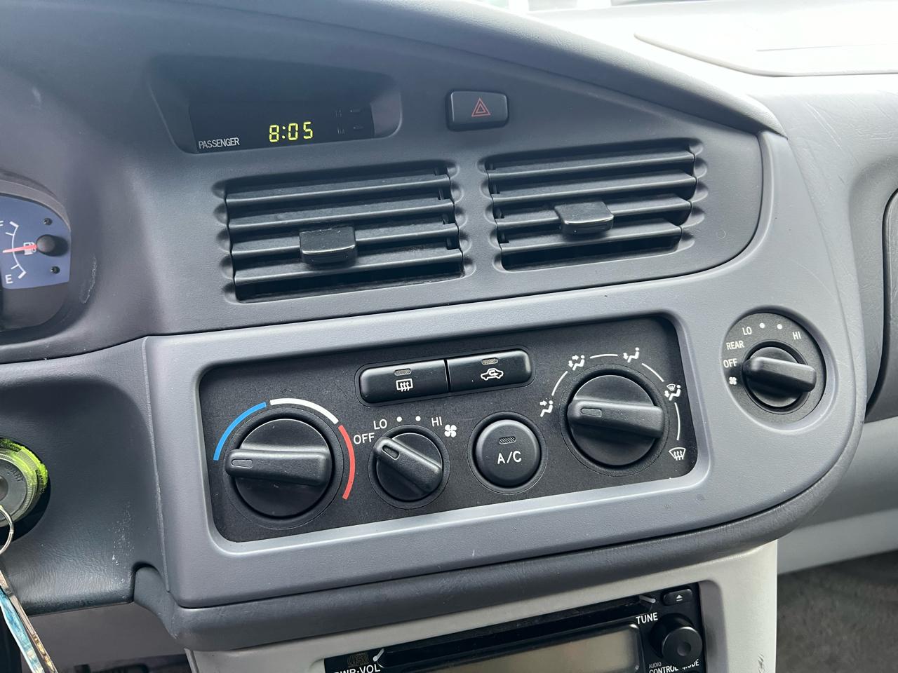 Toyota Sienna 5dr LE (Natl) 2002