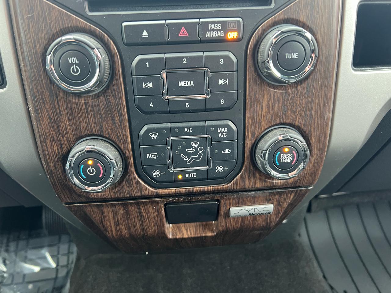 Ford F-150 4WD SuperCrew 150" Lariat 2013