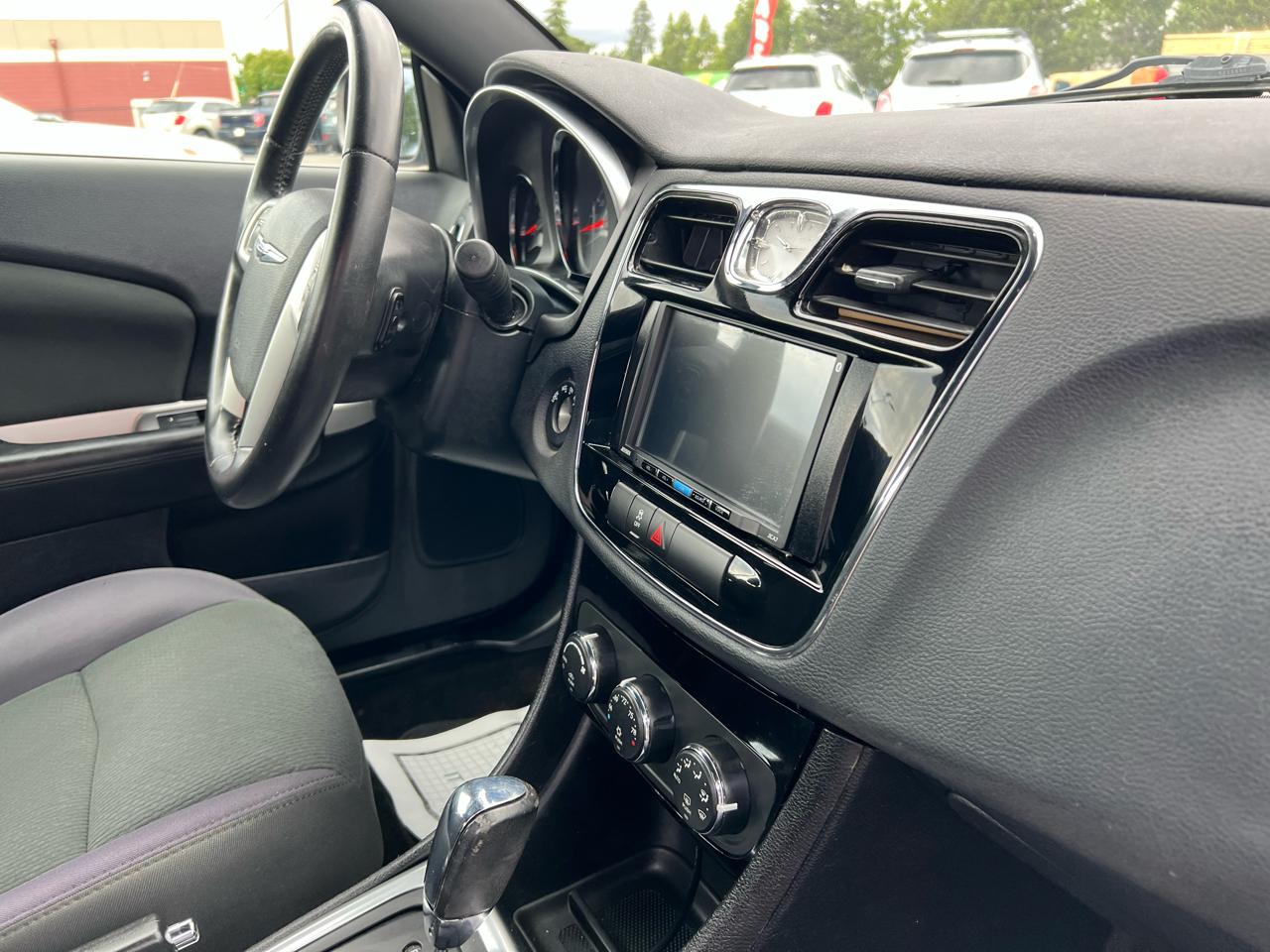 Chrysler 200 Touring Convertible 2012