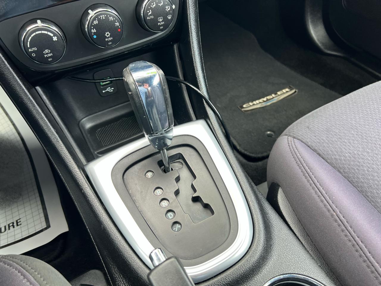 Chrysler 200 Touring Convertible 2012