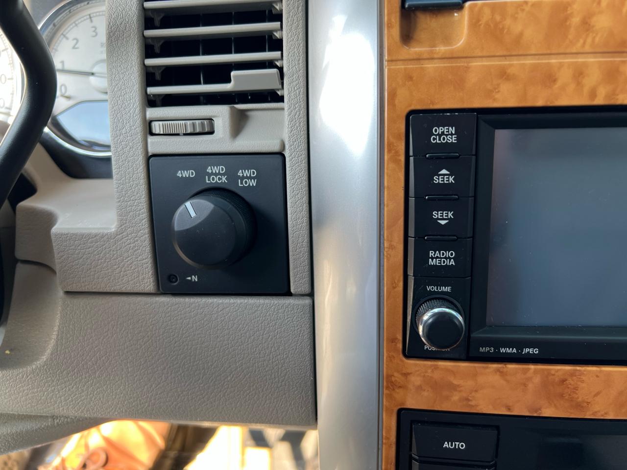 Chrysler Aspen AWD 4dr Limited 2008