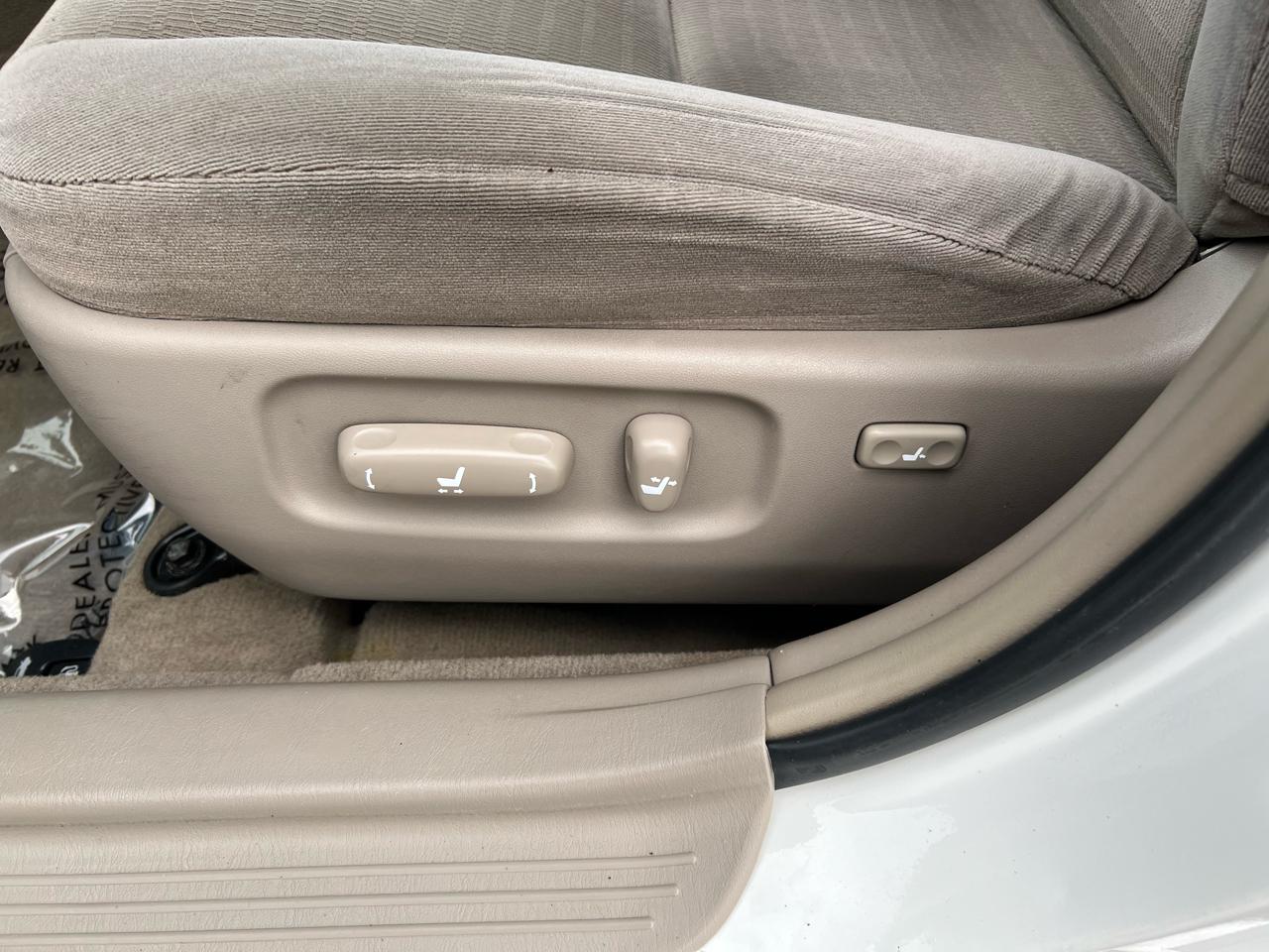 Toyota Camry 4dr Sdn I4 Auto LE (Natl) 2005