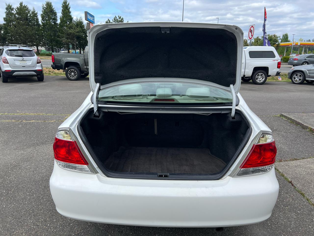Toyota Camry 4dr Sdn I4 Auto LE (Natl) 2005