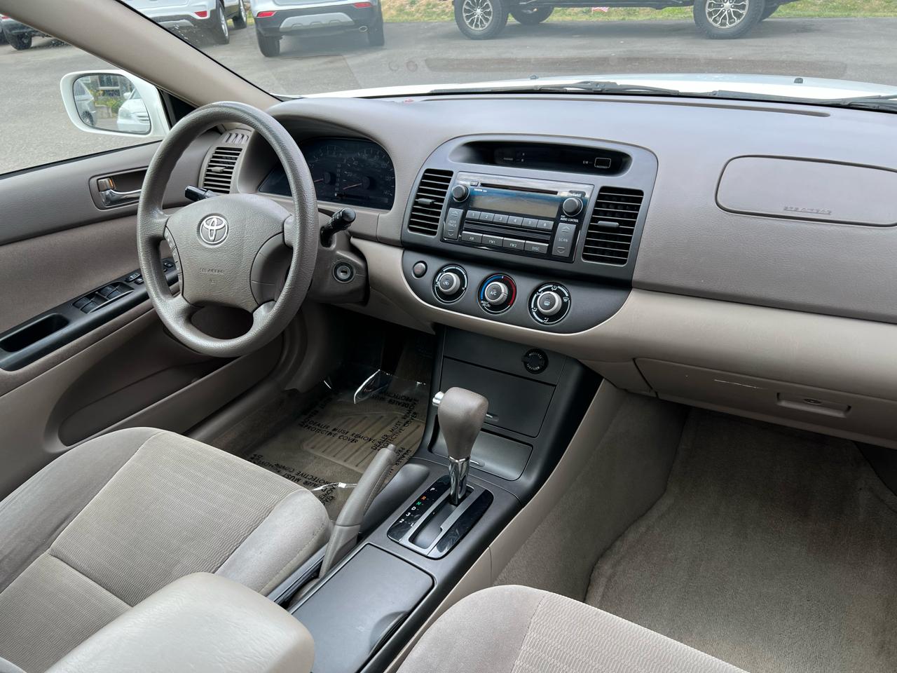 Toyota Camry 4dr Sdn I4 Auto LE (Natl) 2005