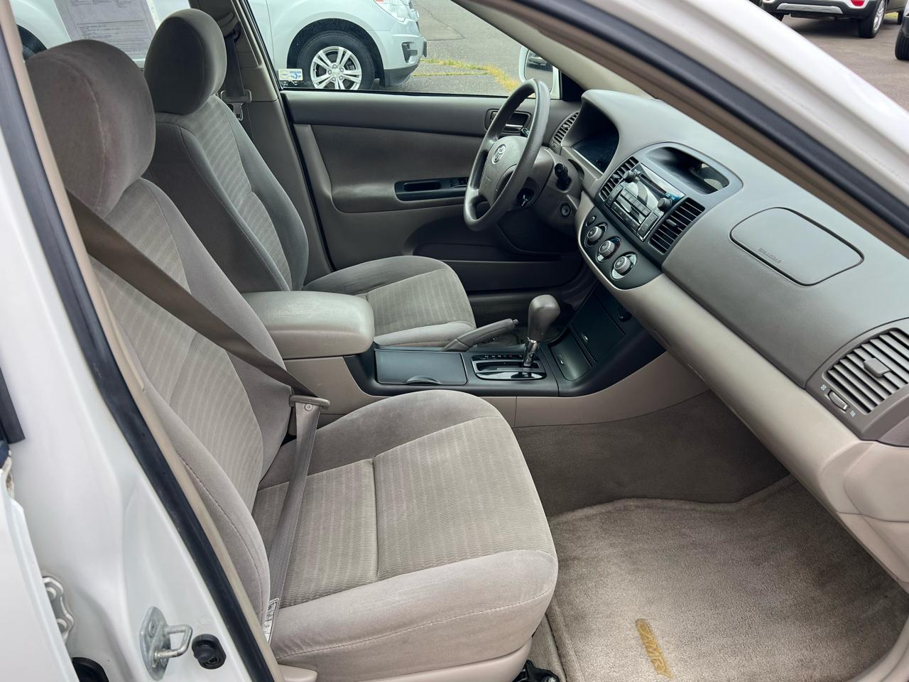 Toyota Camry 4dr Sdn I4 Auto LE (Natl) 2005