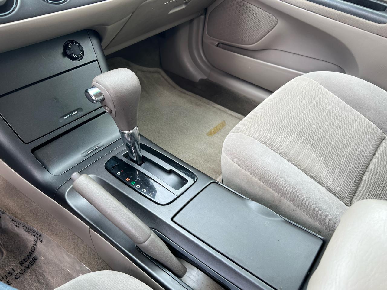 Toyota Camry 4dr Sdn I4 Auto LE (Natl) 2005