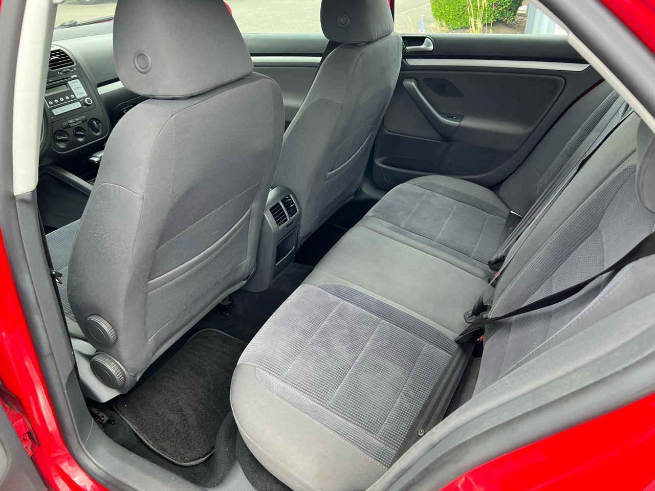 Volkswagen Jetta Sedan 4dr 2.5L Auto 2007