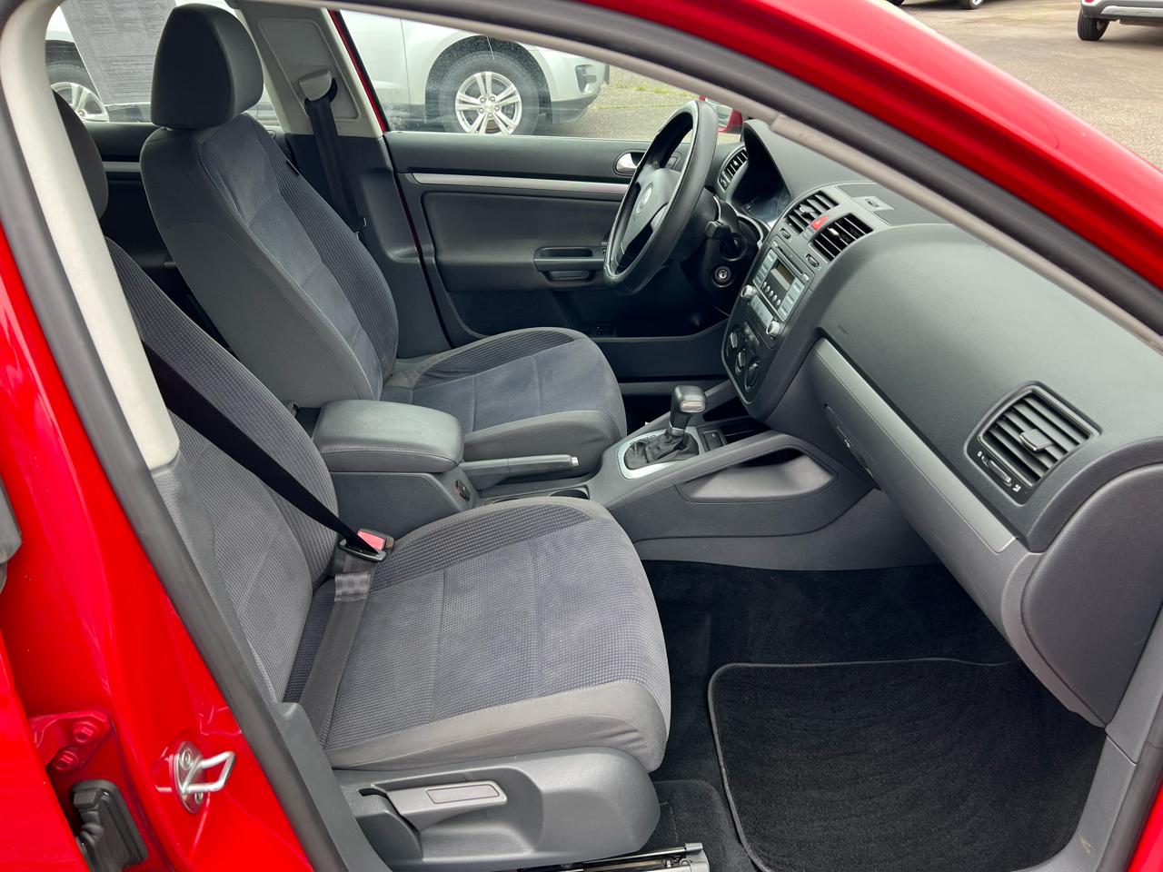 Volkswagen Jetta Sedan 4dr 2.5L Auto 2007