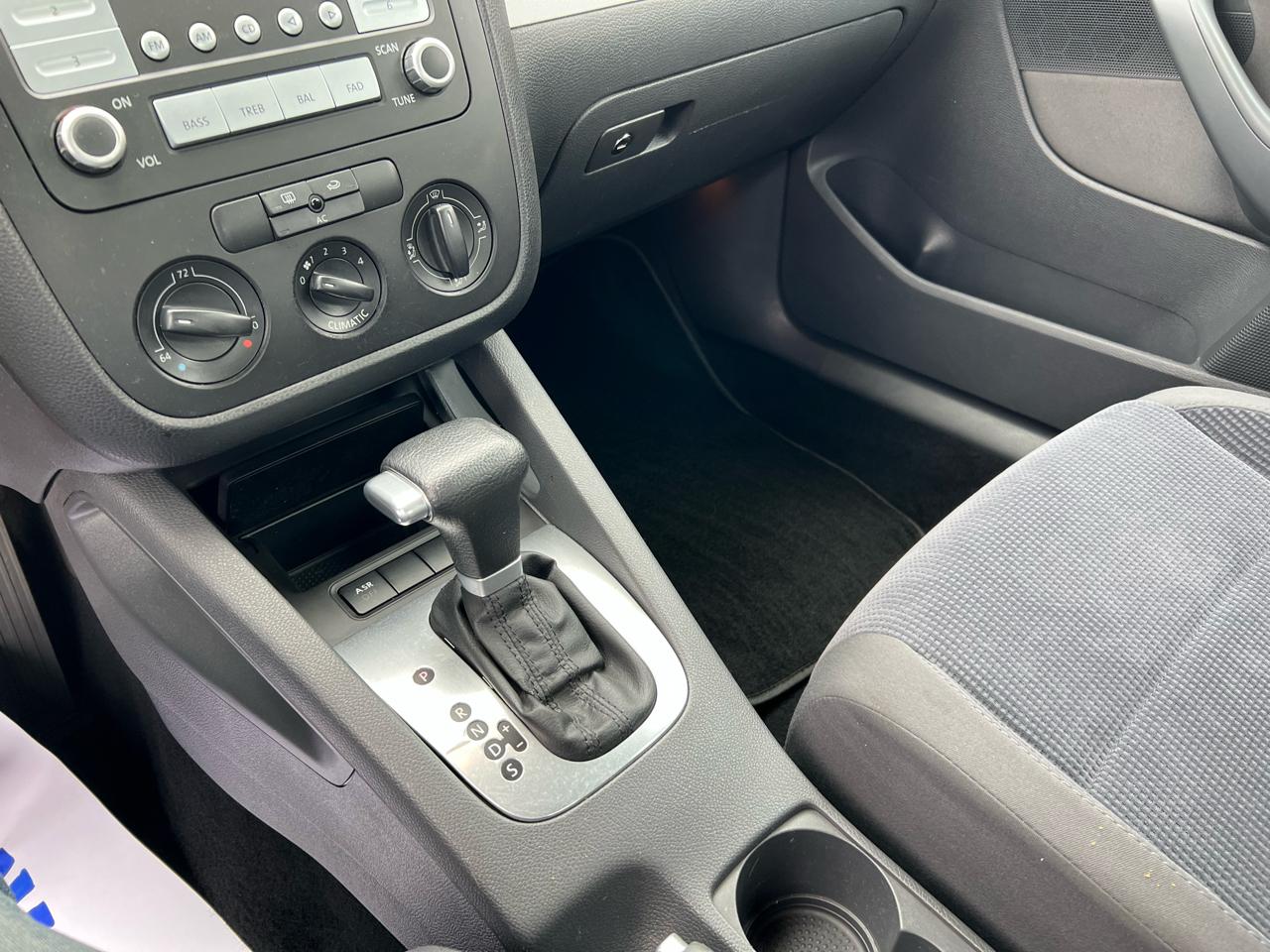 Volkswagen Jetta Sedan 4dr 2.5L Auto 2007
