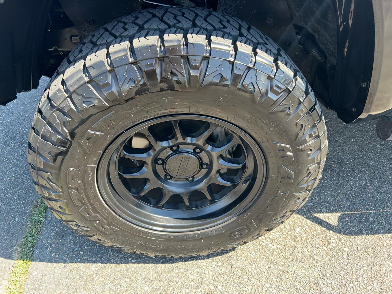 Toyota Tacoma 4WD SR5 Double Cab 5' Bed V6 AT (Natl) 2023