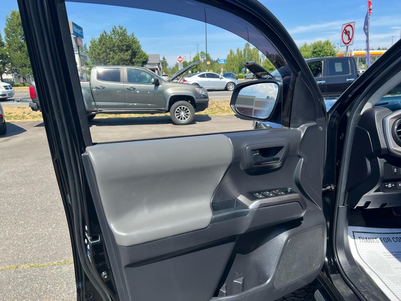 Toyota Tacoma 4WD SR5 Double Cab 5' Bed V6 AT (Natl) 2023