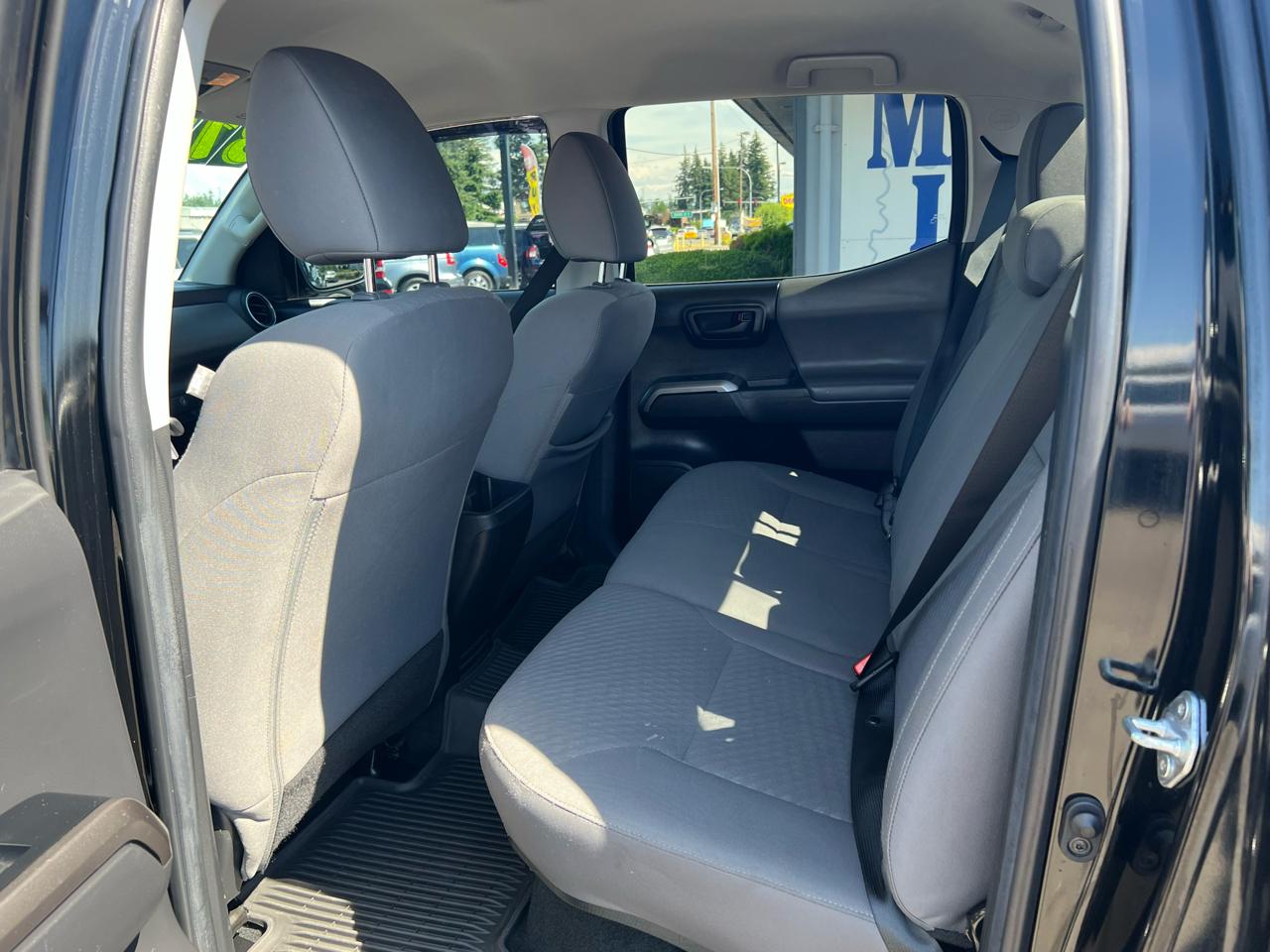 Toyota Tacoma 4WD SR5 Double Cab 5' Bed V6 AT (Natl) 2023