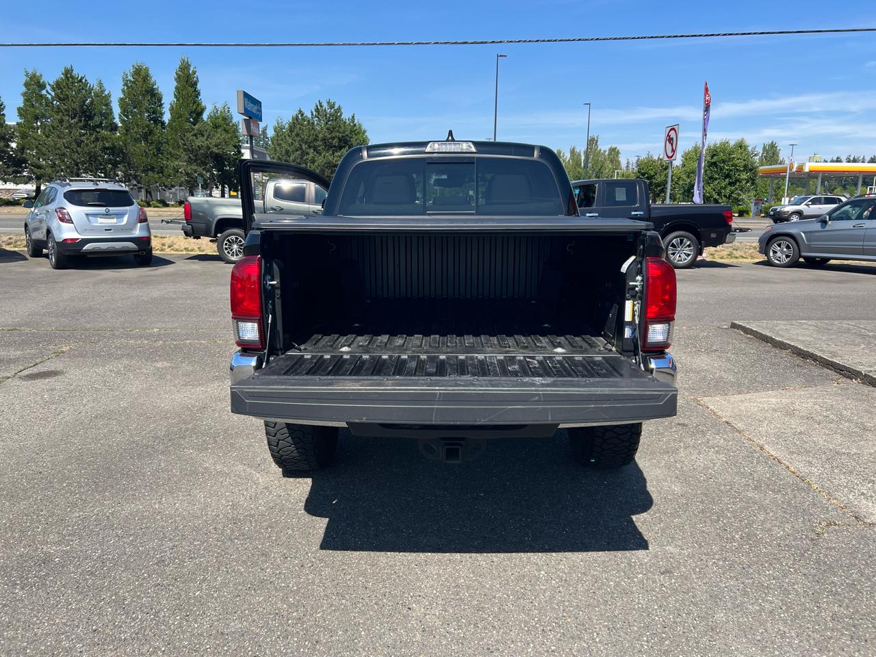 Toyota Tacoma 4WD SR5 Double Cab 5' Bed V6 AT (Natl) 2023