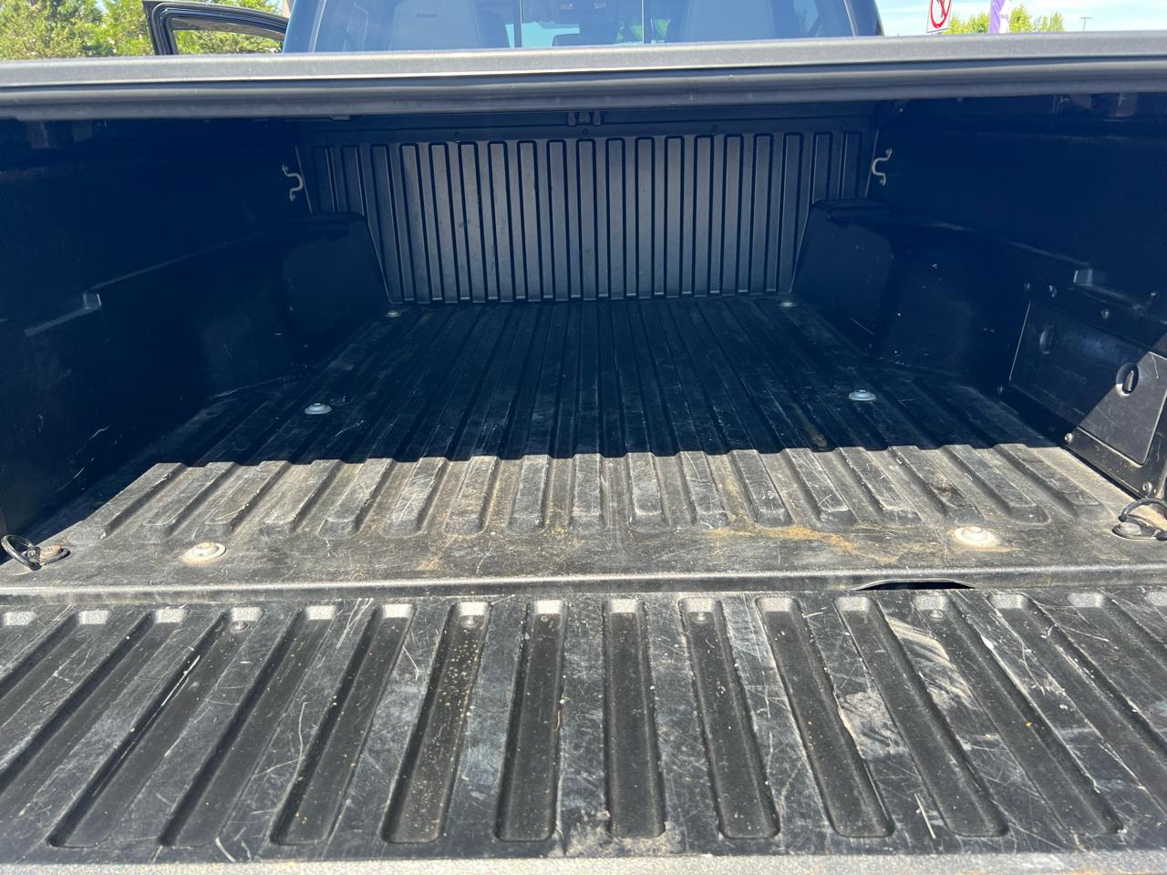 Toyota Tacoma 4WD SR5 Double Cab 5' Bed V6 AT (Natl) 2023