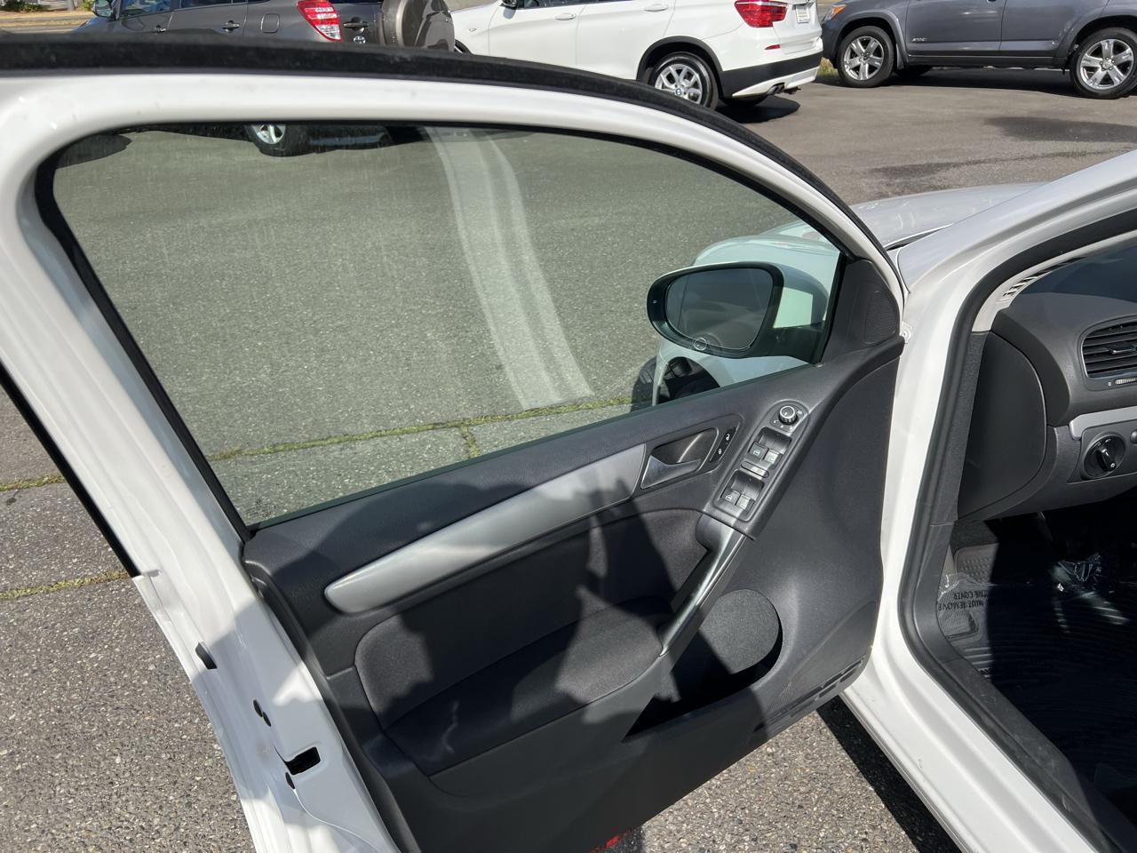 Volkswagen Golf 4dr HB Auto PZEV 2012