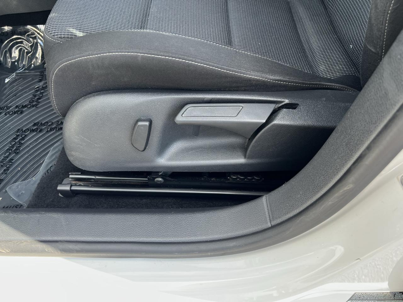 Volkswagen Golf 4dr HB Auto PZEV 2012