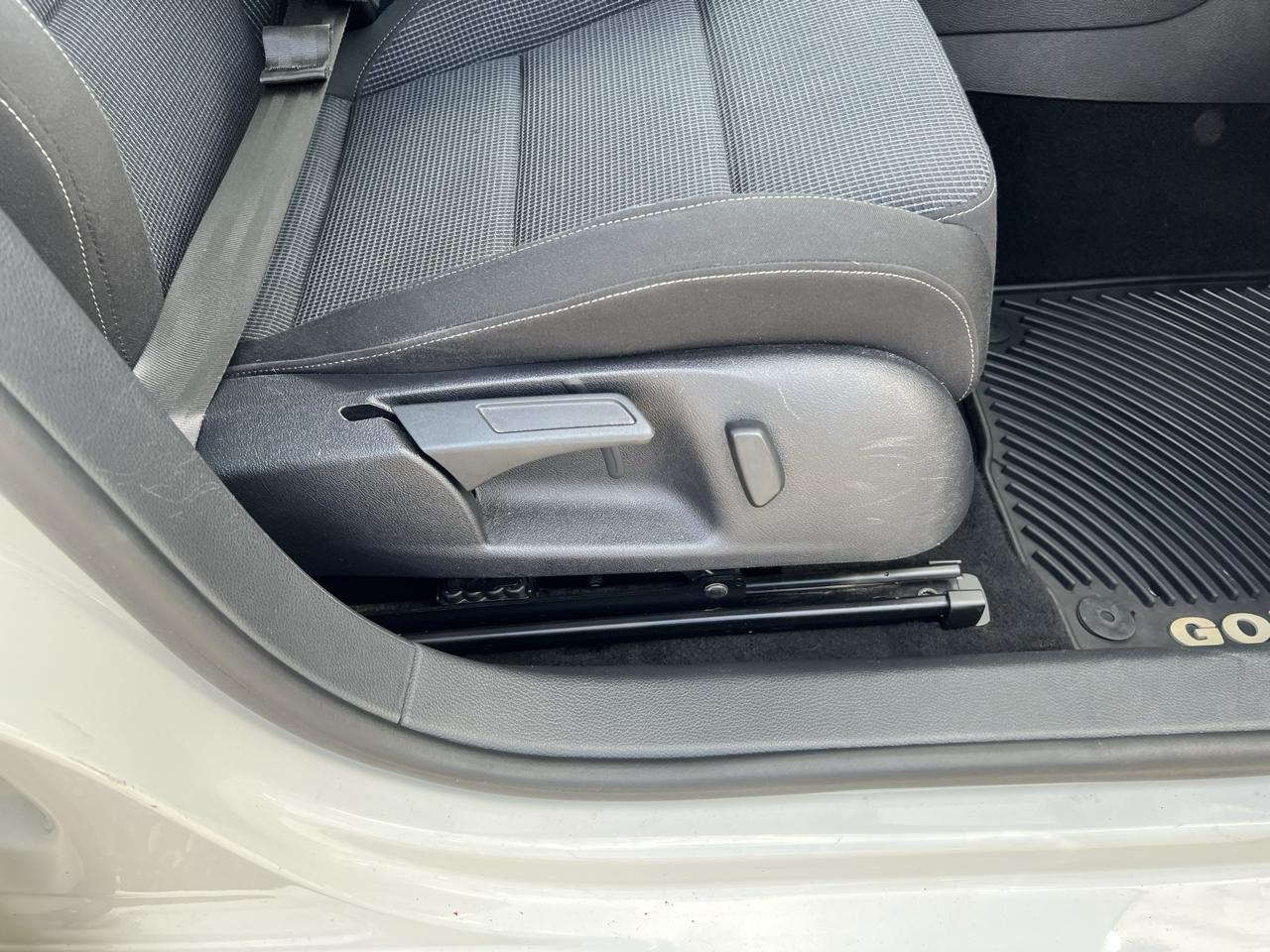 Volkswagen Golf 4dr HB Auto PZEV 2012