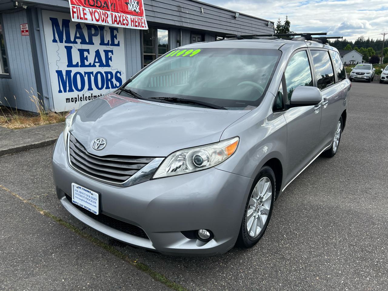 Toyota Sienna 5dr 7-Pass Van V6 XLE AWD (Natl) 2011