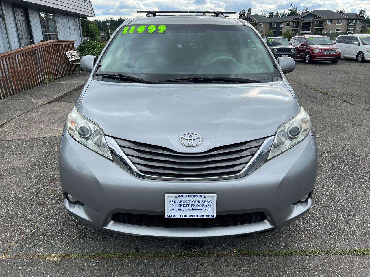Toyota Sienna 5dr 7-Pass Van V6 XLE AWD (Natl) 2011