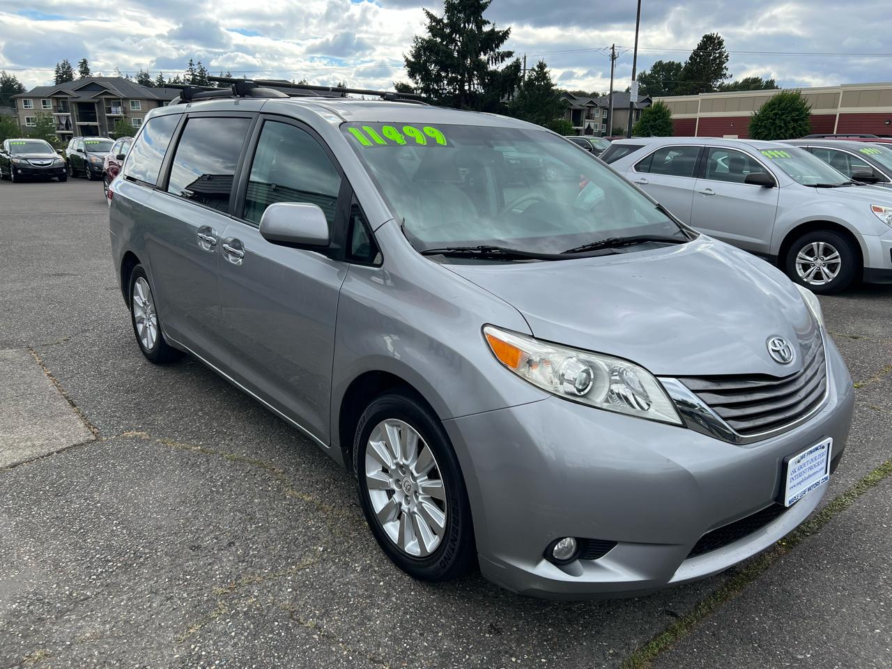 Toyota Sienna 5dr 7-Pass Van V6 XLE AWD (Natl) 2011
