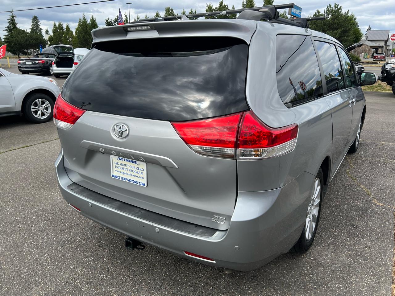 Toyota Sienna 5dr 7-Pass Van V6 XLE AWD (Natl) 2011