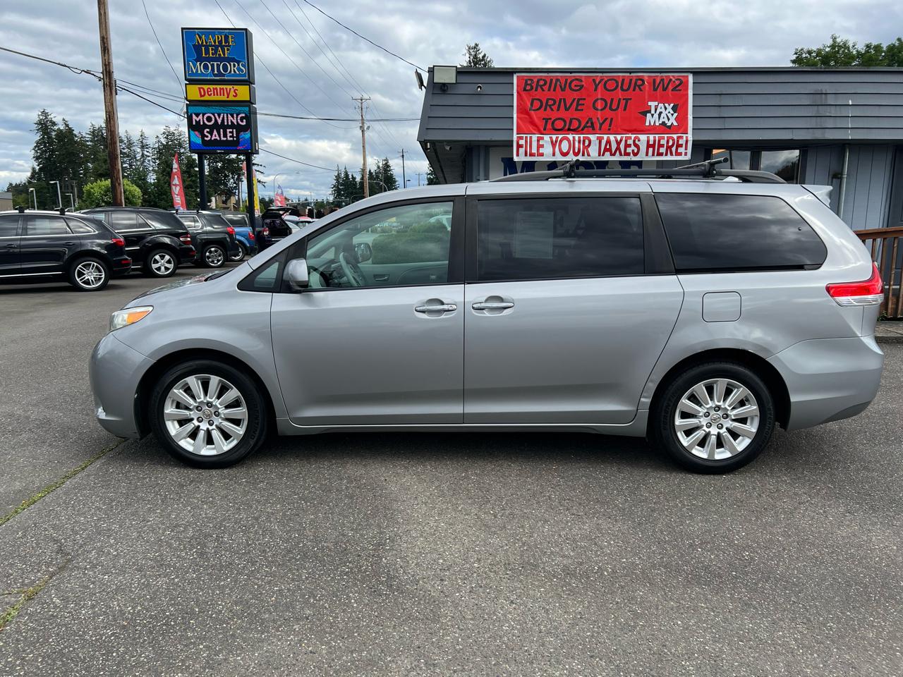 Toyota Sienna 5dr 7-Pass Van V6 XLE AWD (Natl) 2011