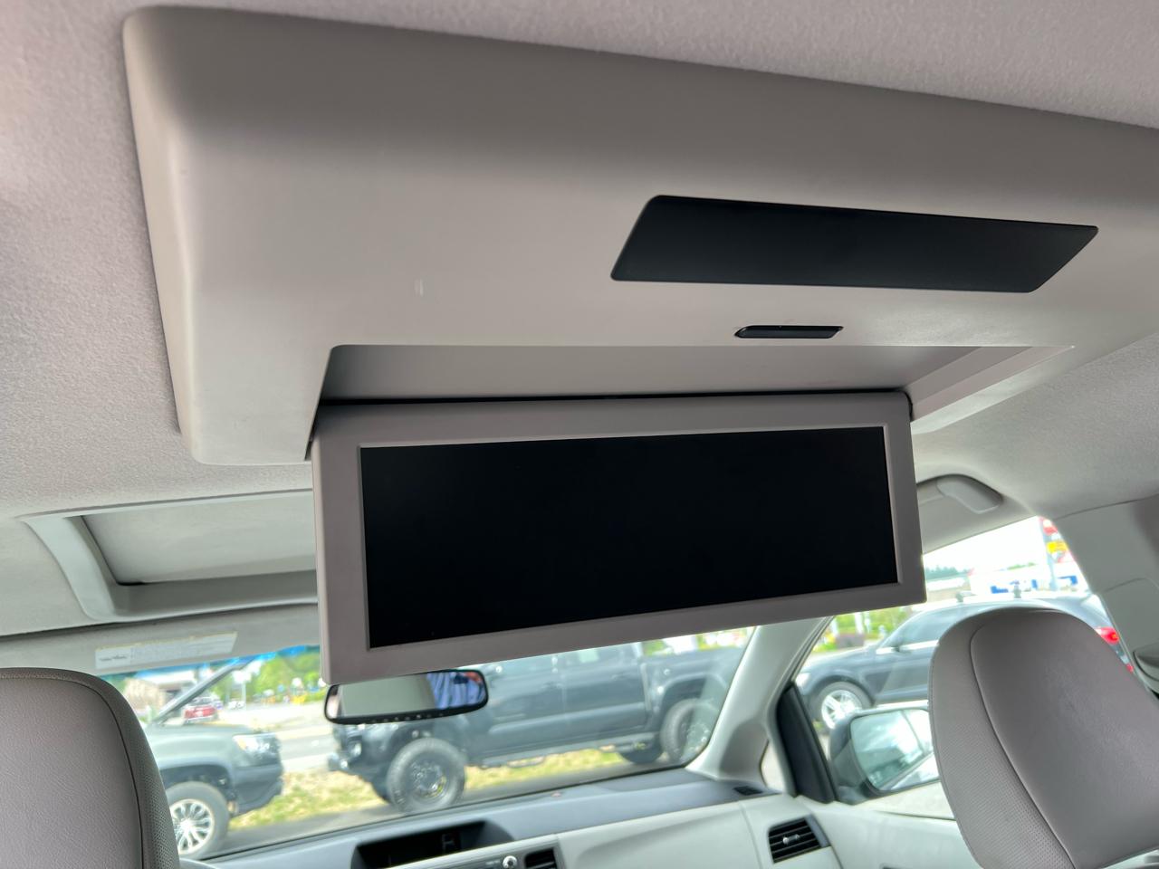 Toyota Sienna 5dr 7-Pass Van V6 XLE AWD (Natl) 2011