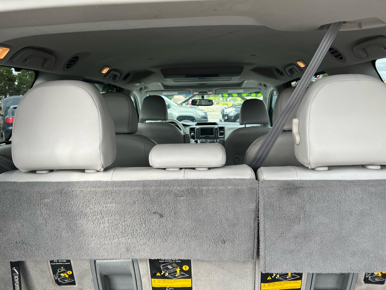 Toyota Sienna 5dr 7-Pass Van V6 XLE AWD (Natl) 2011