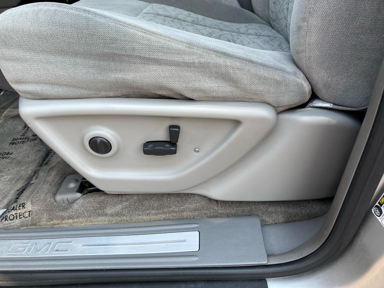GMC Envoy 4dr 4WD SLE 2005