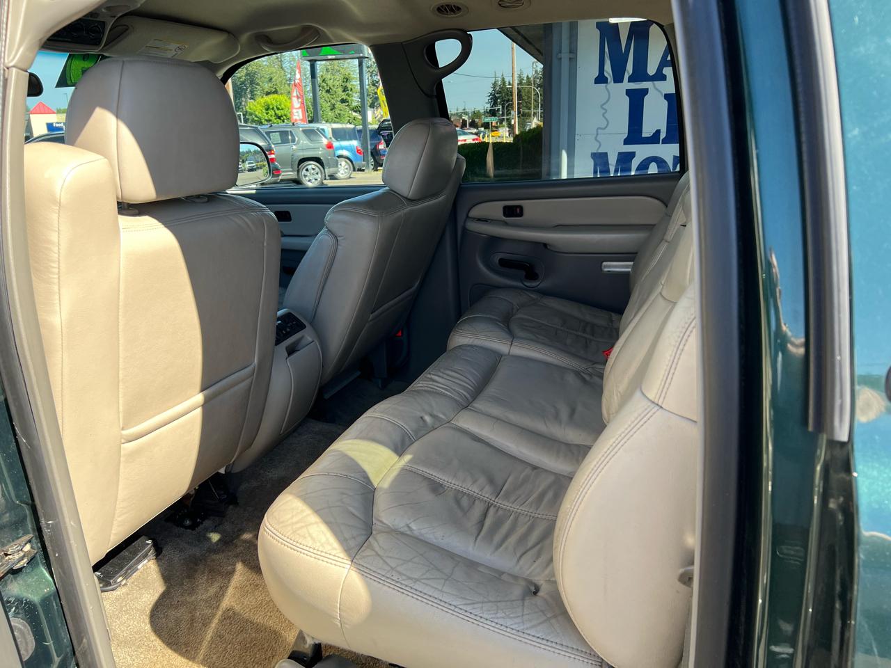 Chevrolet Suburban 4dr 1500 4WD LT 2001