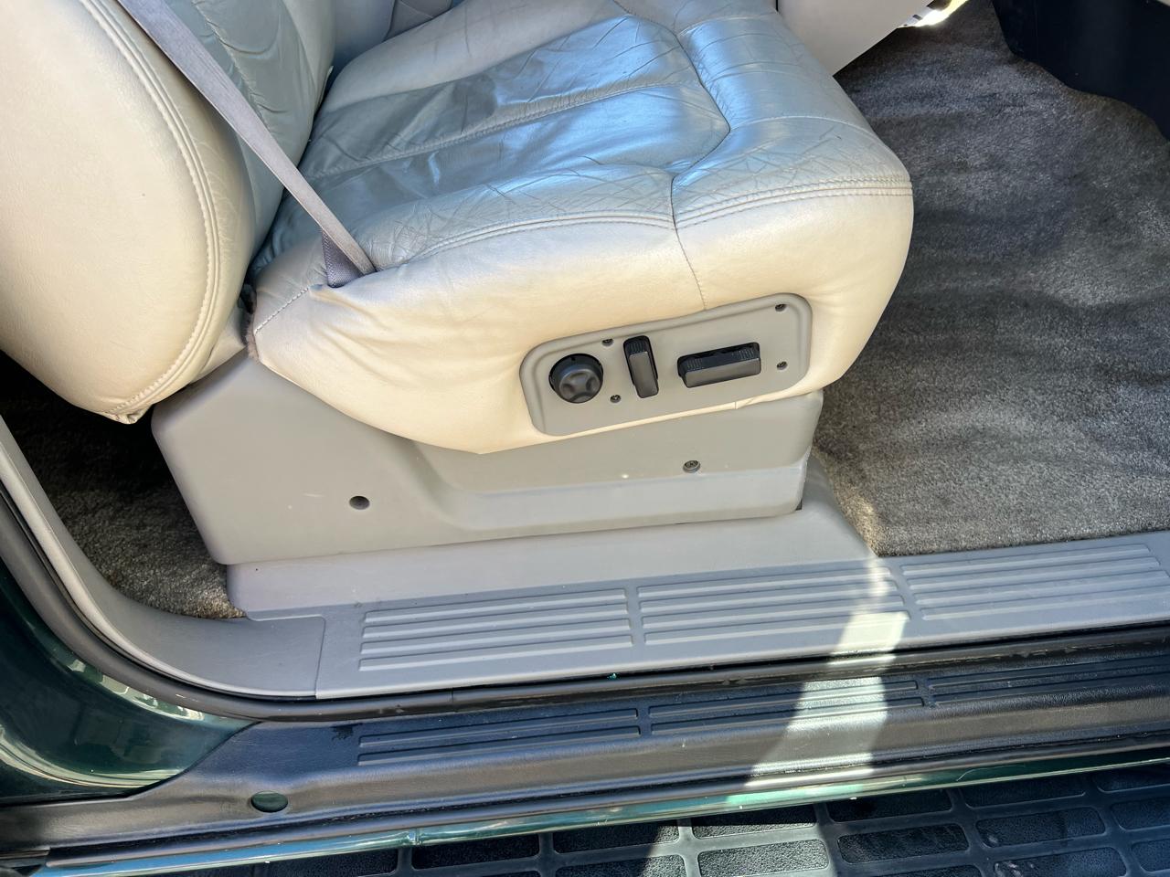 Chevrolet Suburban 4dr 1500 4WD LT 2001