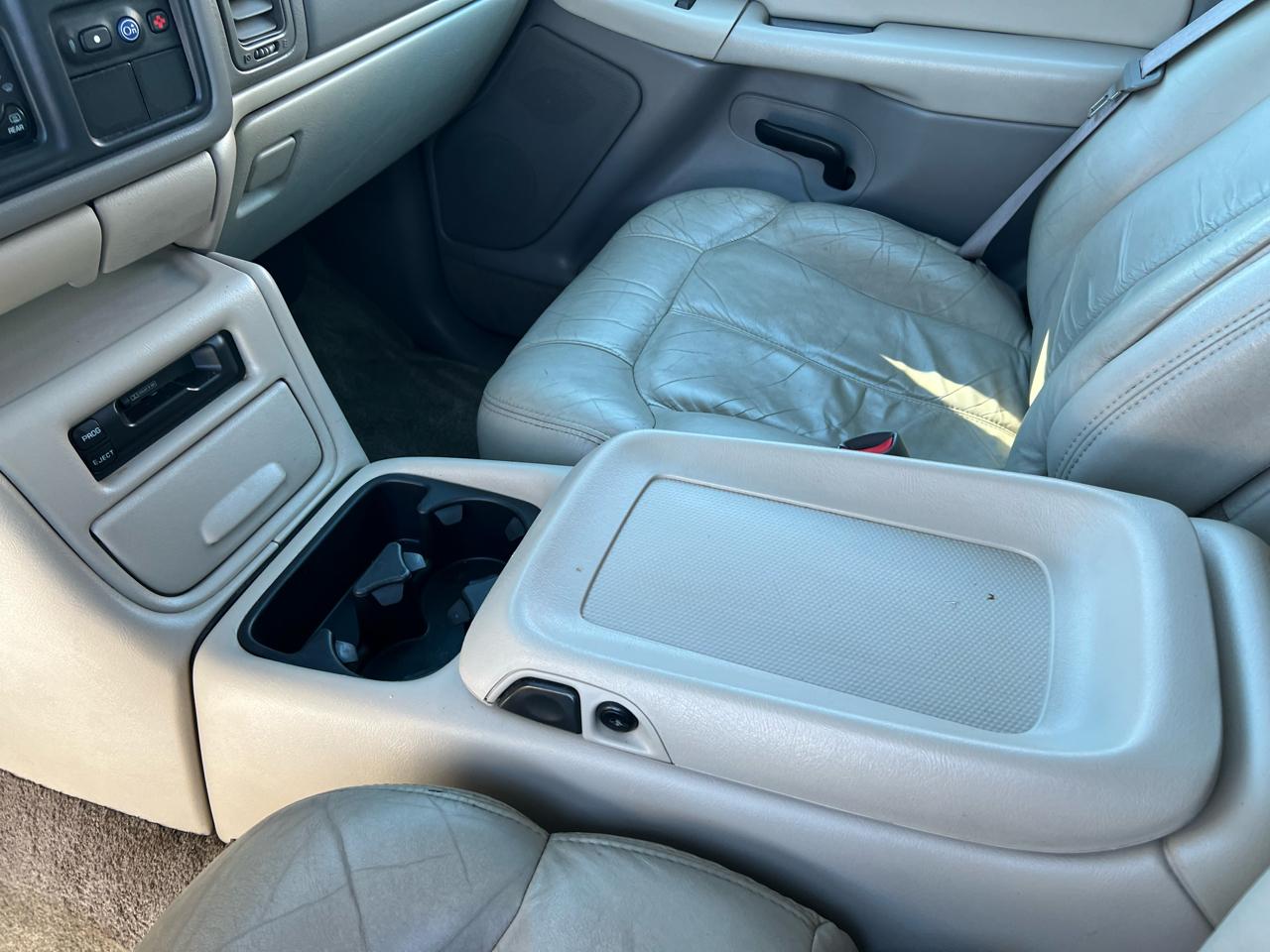 Chevrolet Suburban 4dr 1500 4WD LT 2001