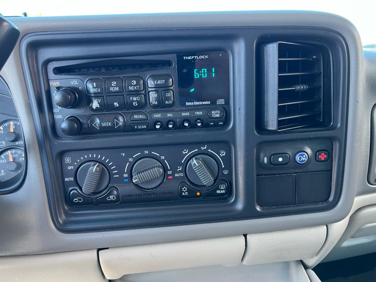 Chevrolet Suburban 4dr 1500 4WD LT 2001
