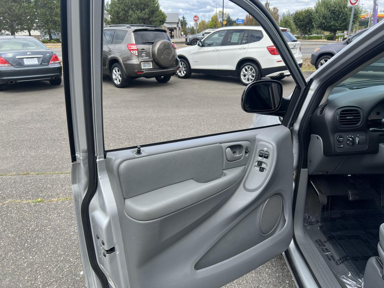 Chrysler Town & Country 4dr LWB LX FWD 2005