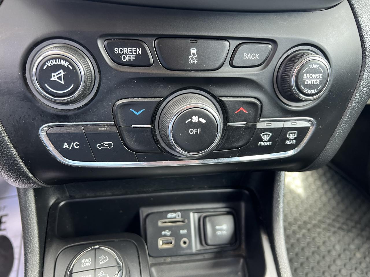 Jeep Cherokee 4WD 4dr Trailhawk 2015